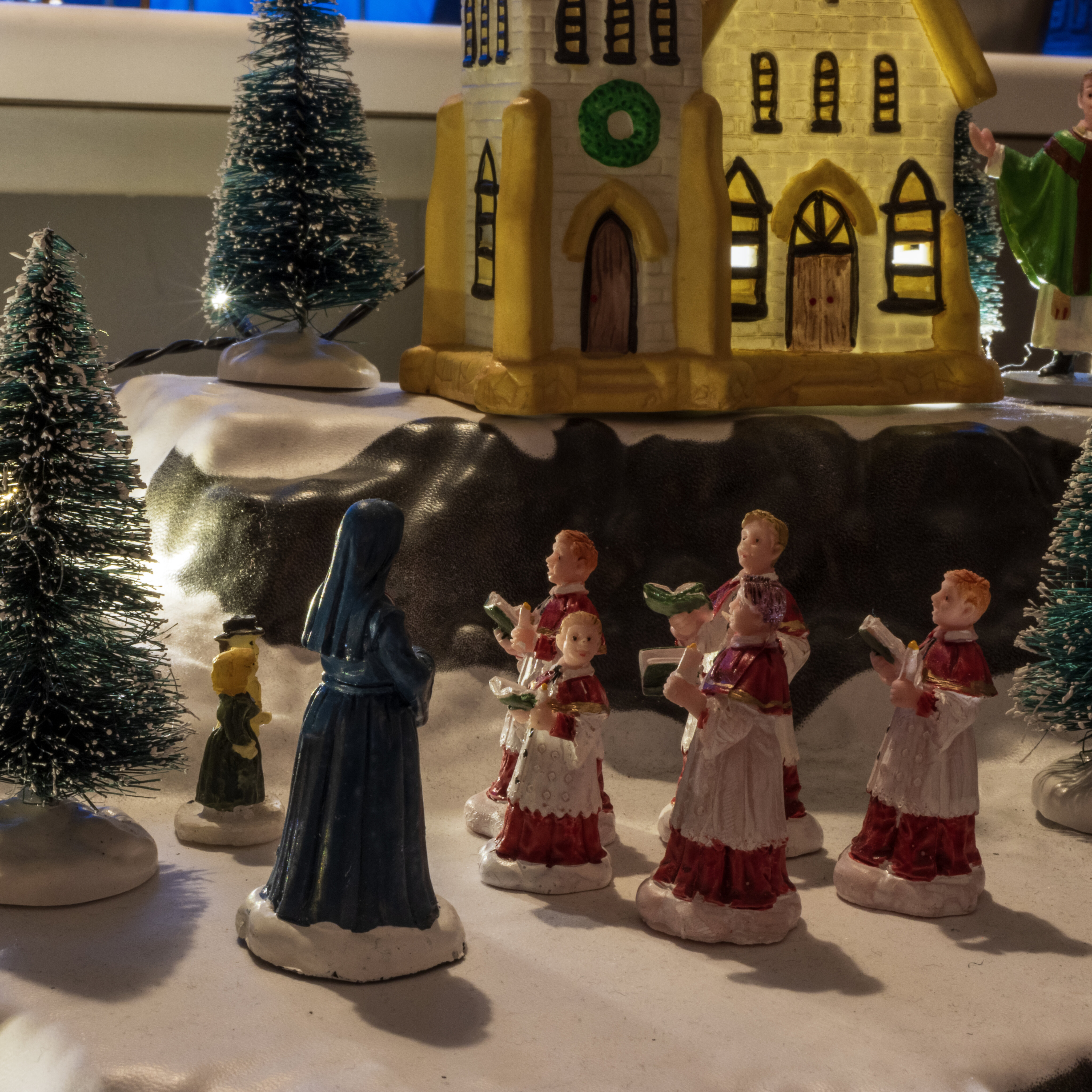 Volver a casa con la familia después de las muchas Santas Misas.